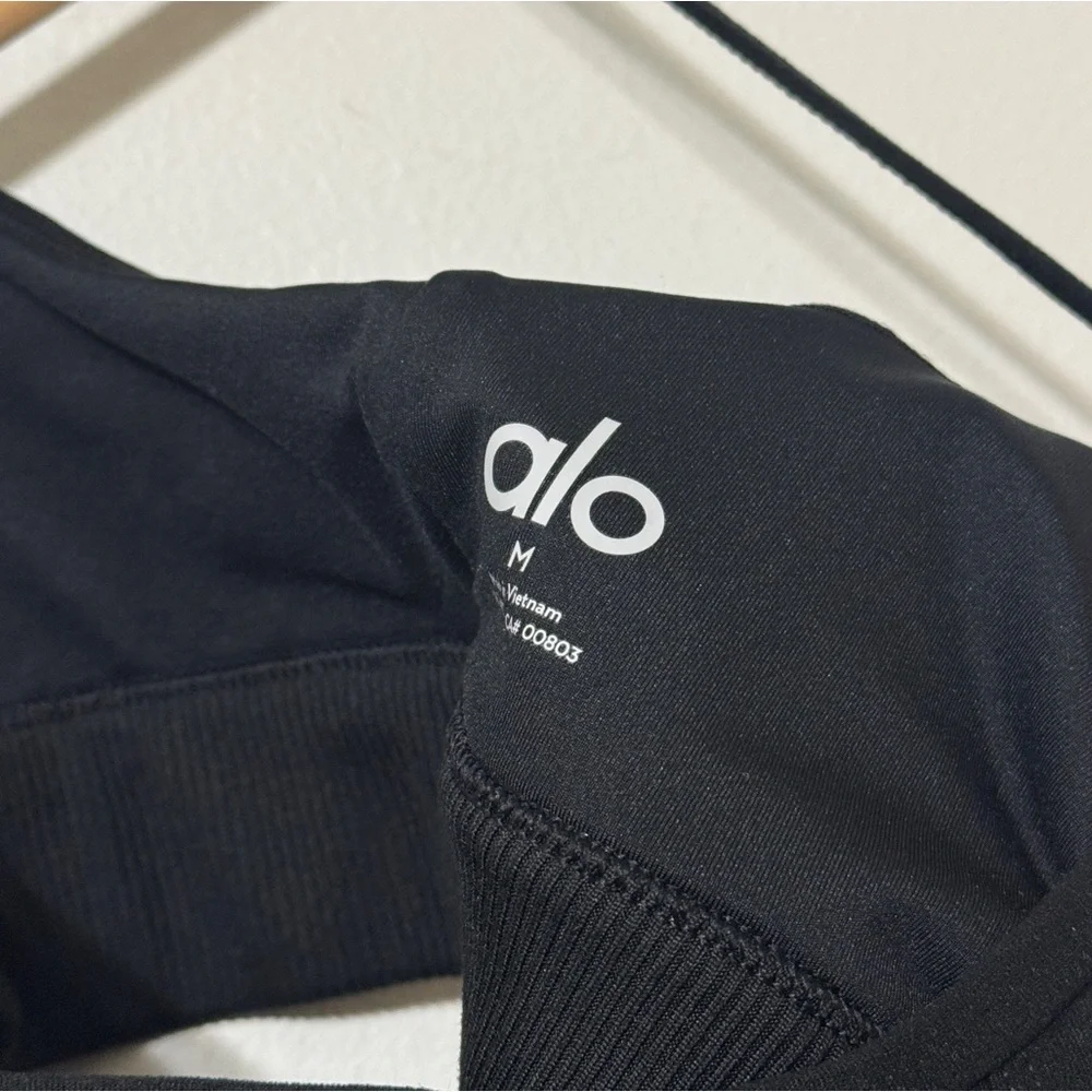 NEW ALO Yoga Alosoft Head Start Bra Size Medium Black NWOT
